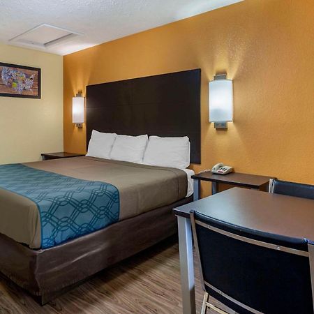 Econo Lodge Nashville North - Opryland Exterior photo