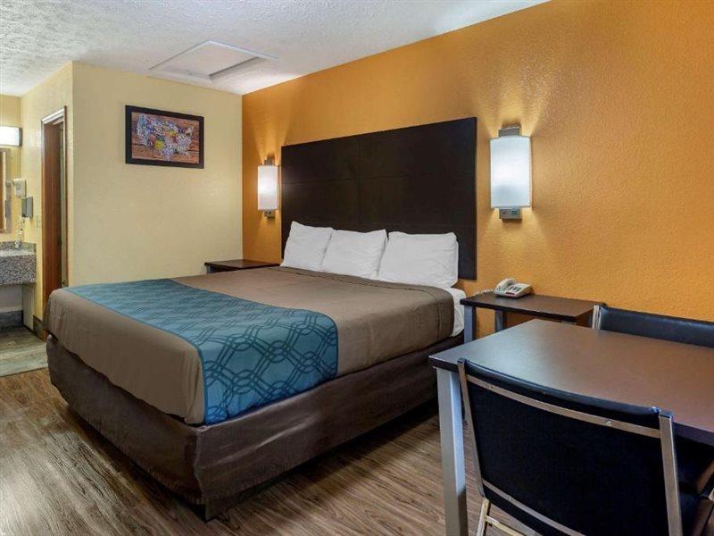 Econo Lodge Nashville North - Opryland Exterior photo