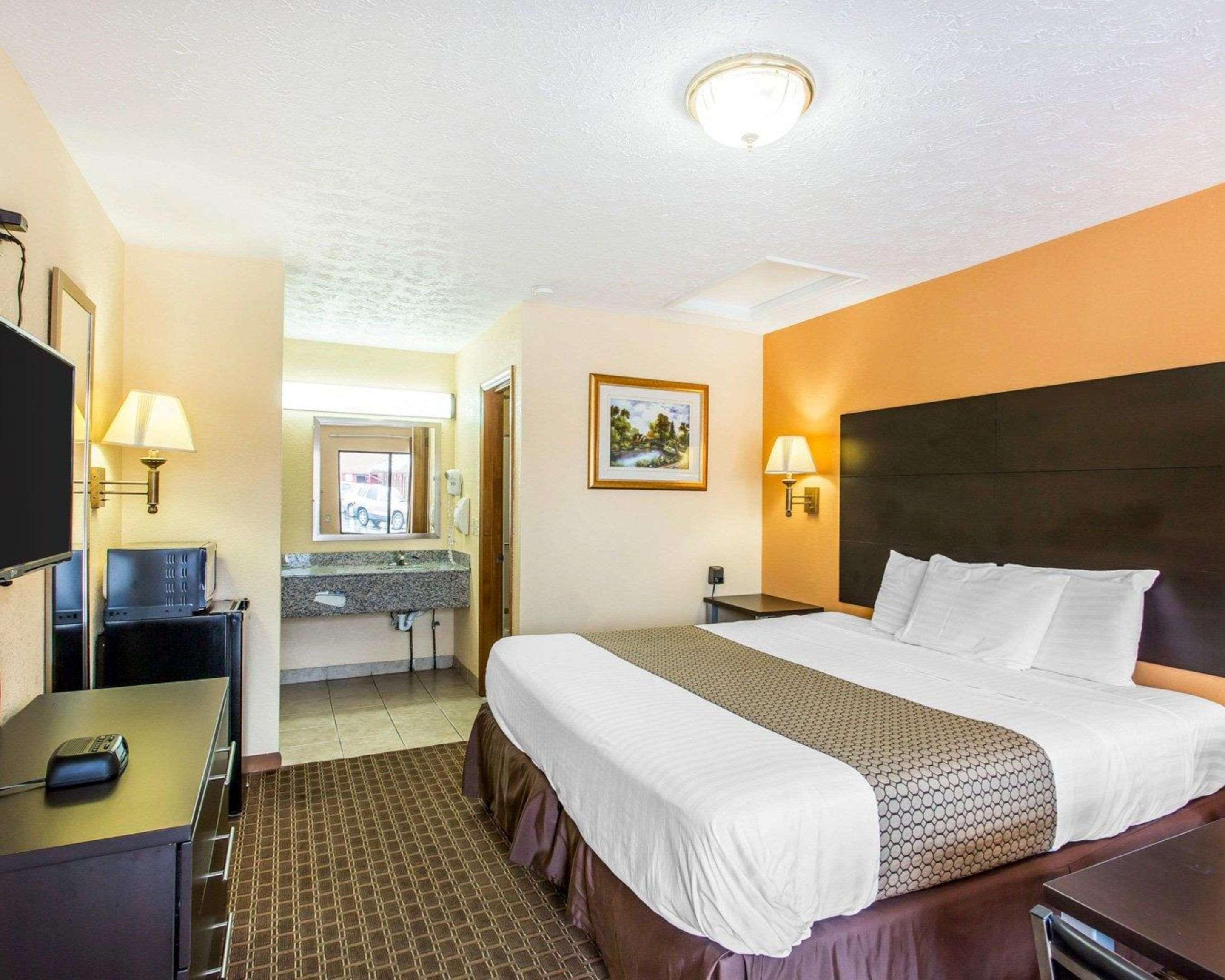 Econo Lodge Nashville North - Opryland Exterior photo