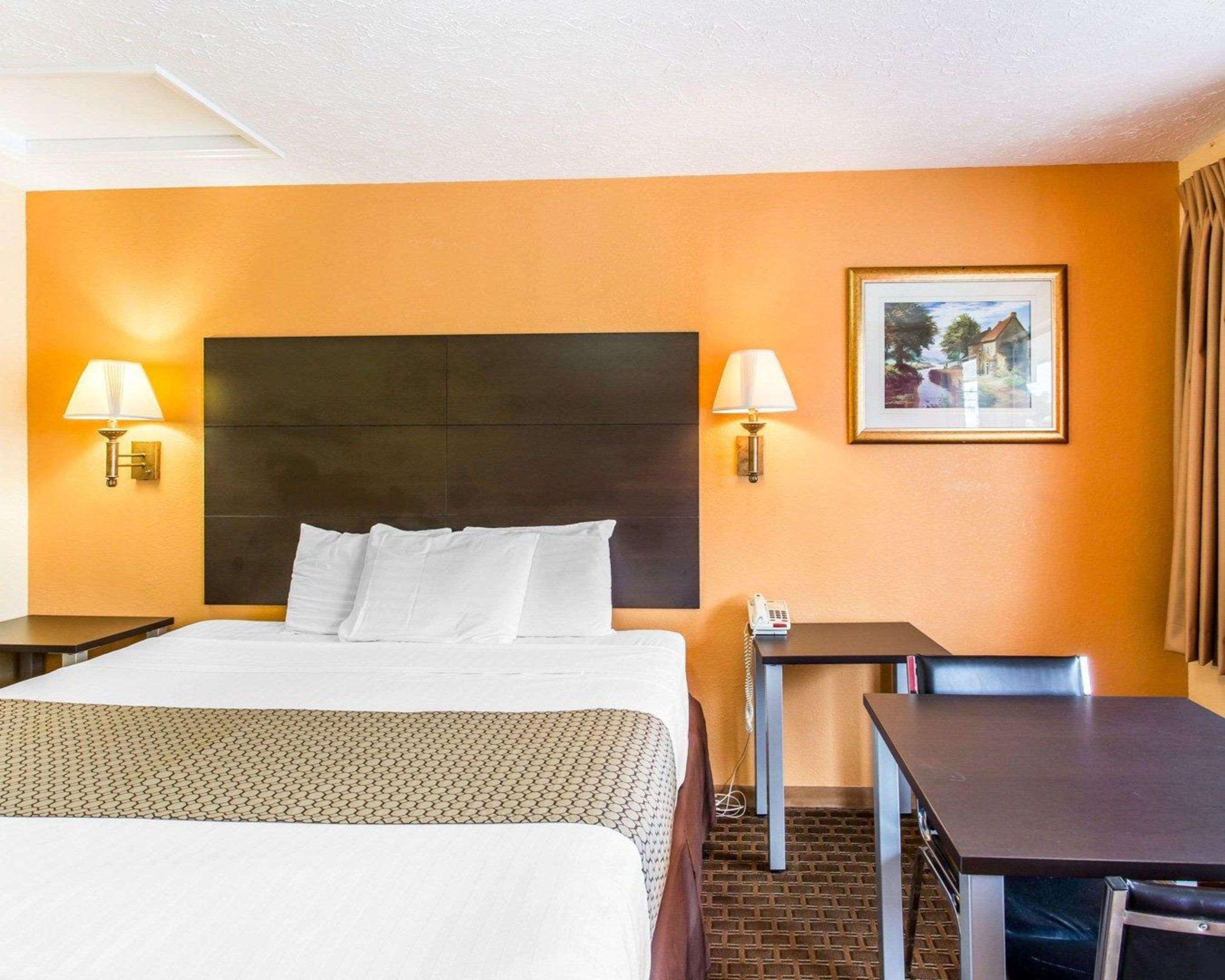 Econo Lodge Nashville North - Opryland Exterior photo