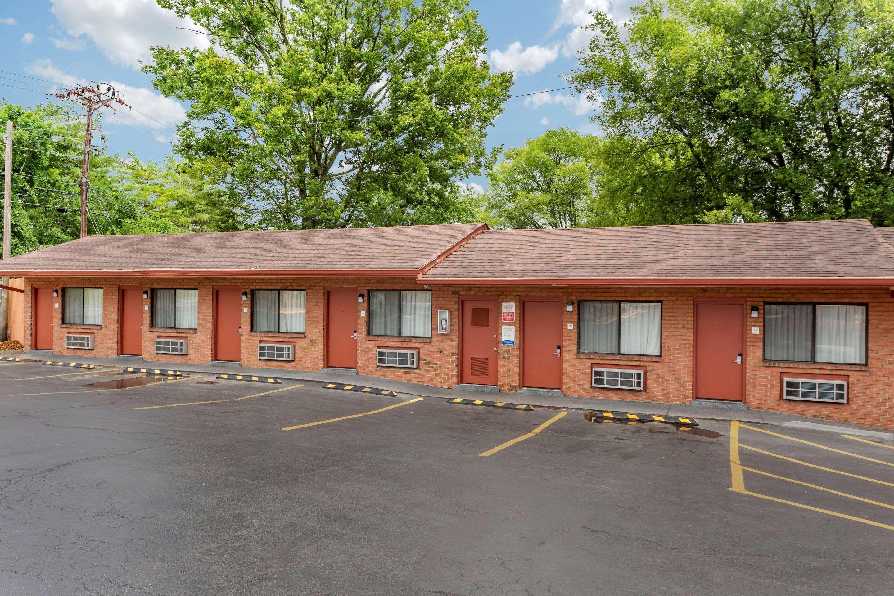 Econo Lodge Nashville North - Opryland Exterior photo
