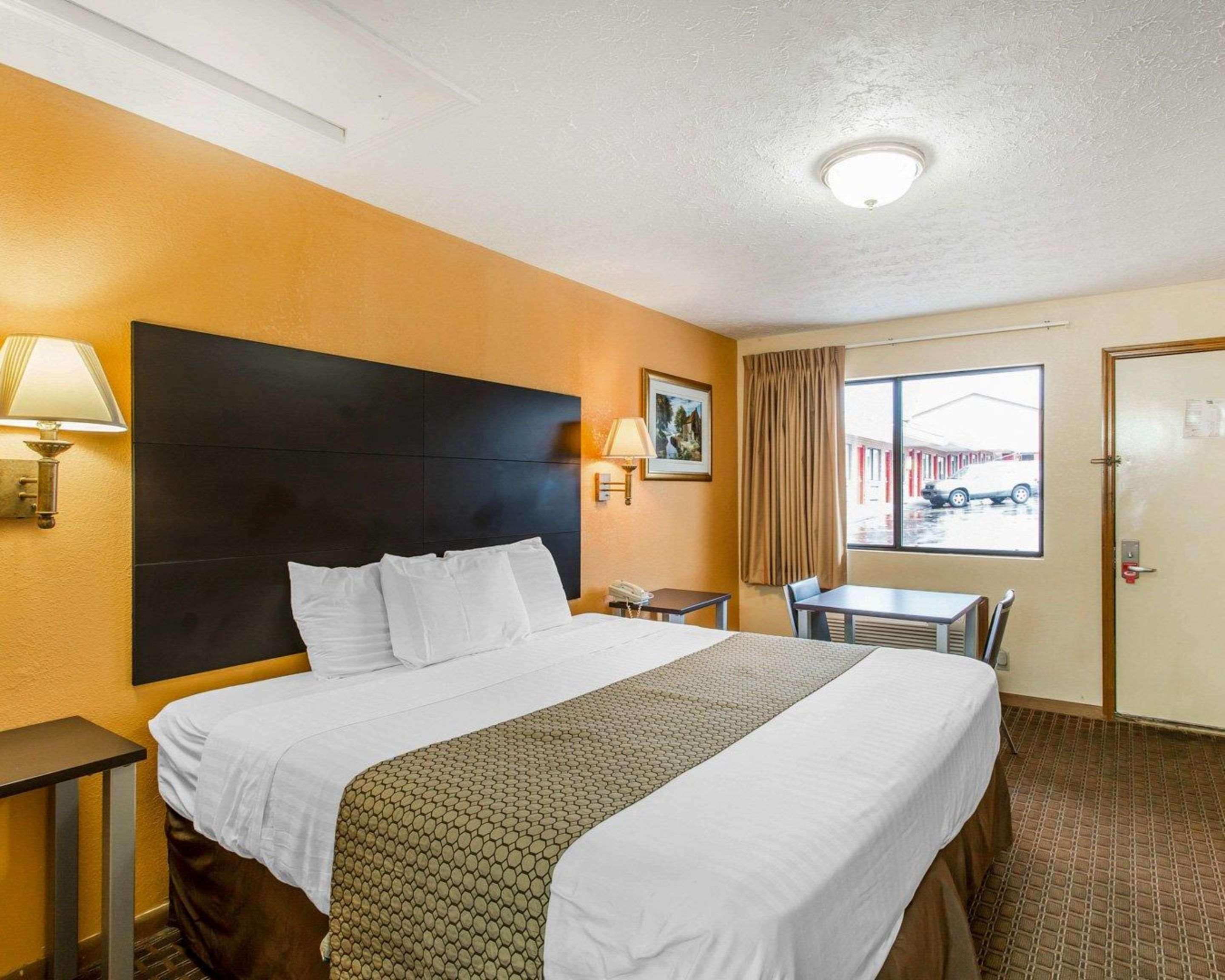 Econo Lodge Nashville North - Opryland Exterior photo