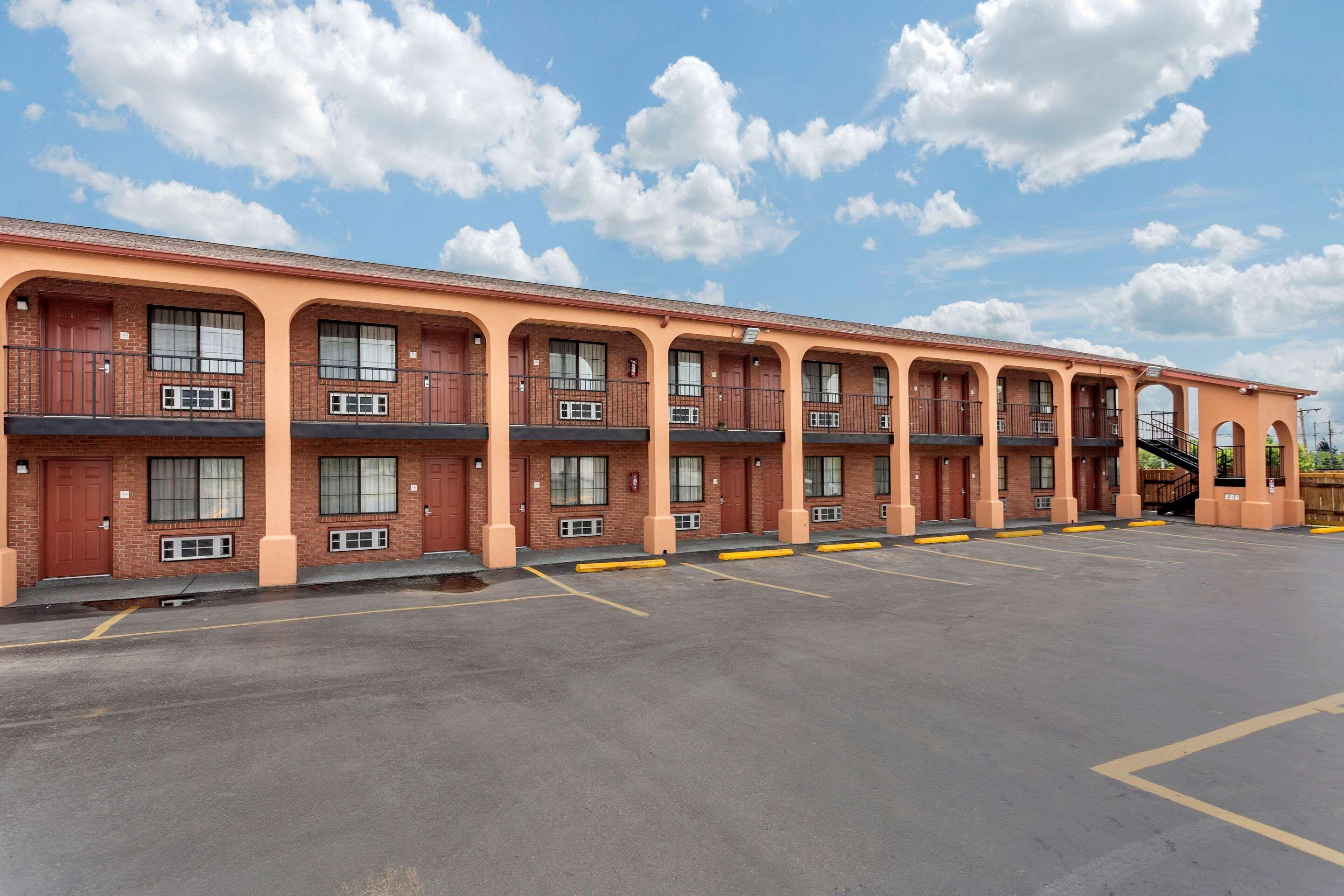 Econo Lodge Nashville North - Opryland Exterior photo