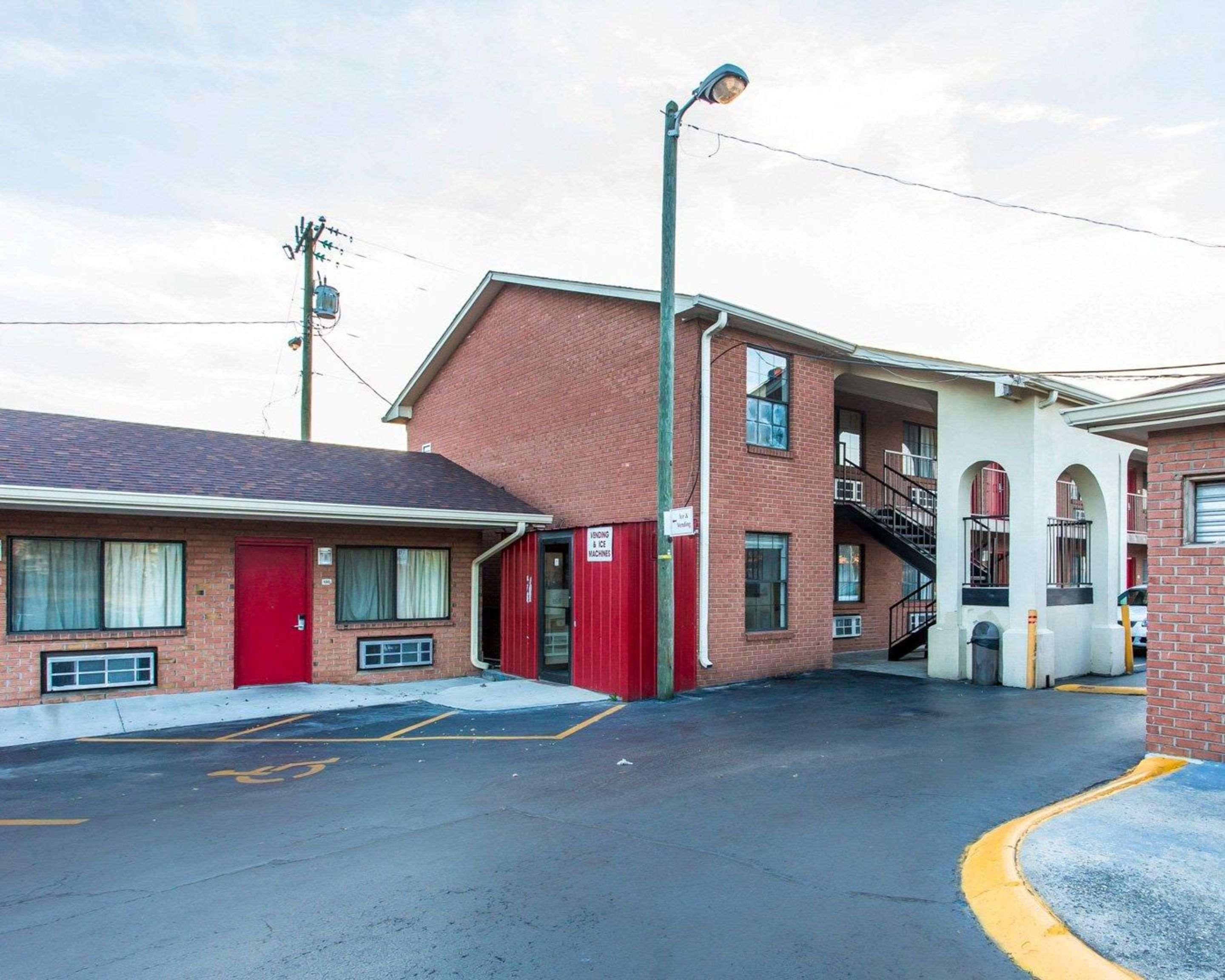 Econo Lodge Nashville North - Opryland Exterior photo