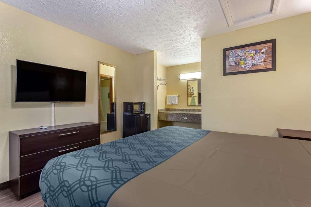 Econo Lodge Nashville North - Opryland Room photo