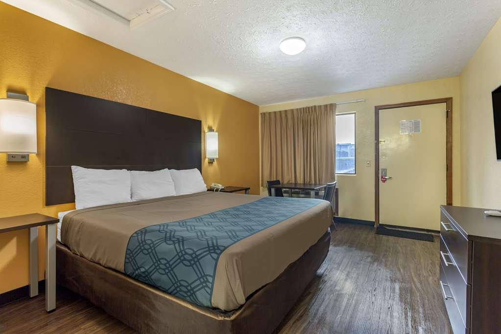 Econo Lodge Nashville North - Opryland Room photo