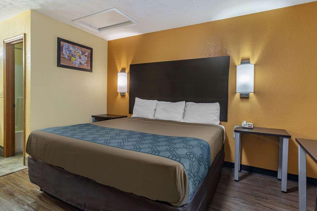 Econo Lodge Nashville North - Opryland Room photo