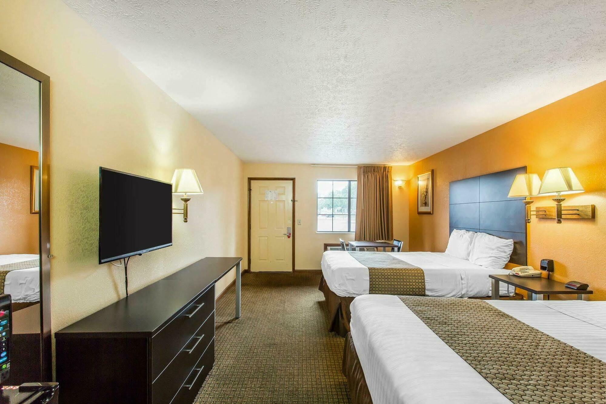 Econo Lodge Nashville North - Opryland Exterior photo