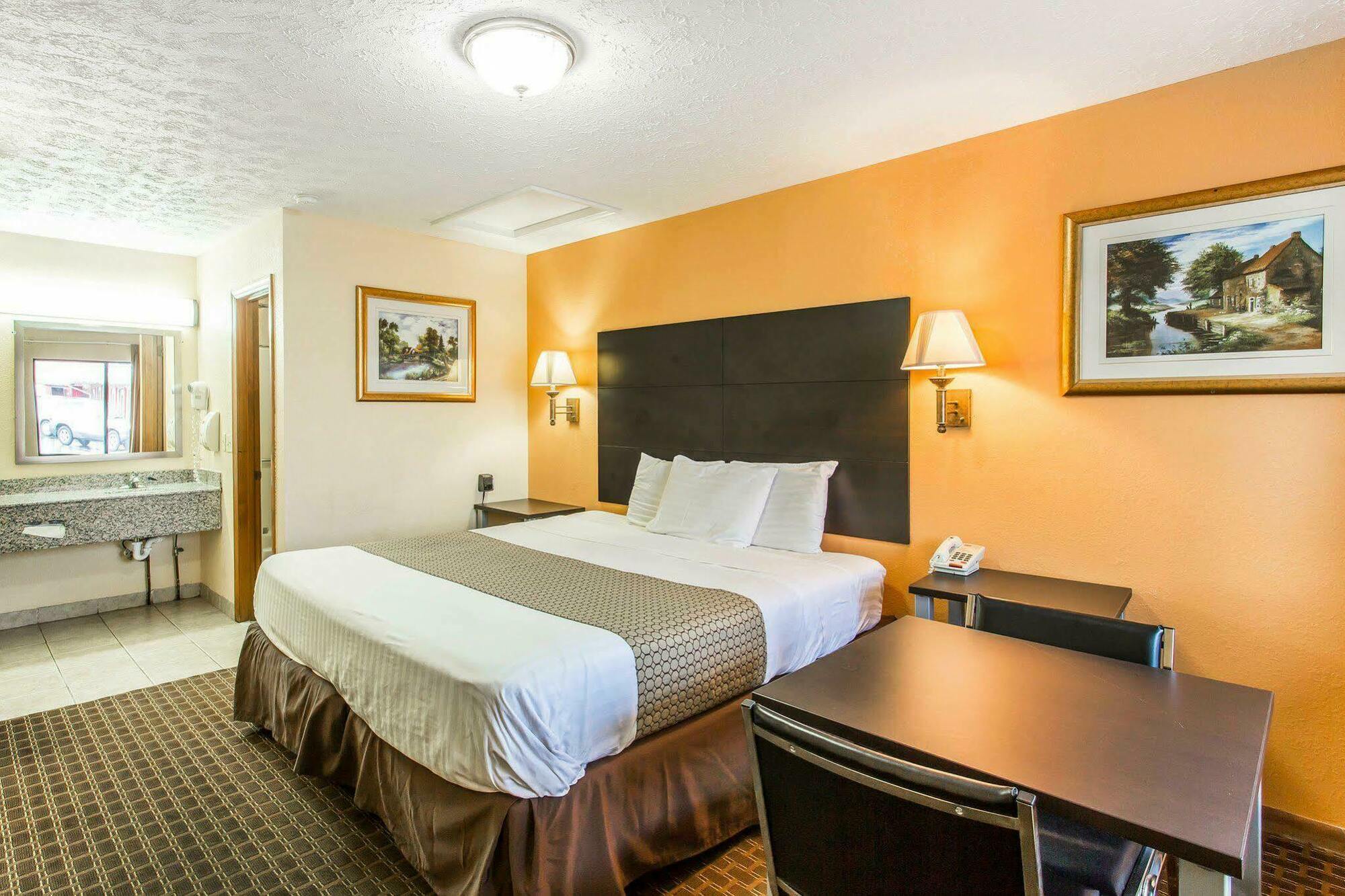 Econo Lodge Nashville North - Opryland Exterior photo